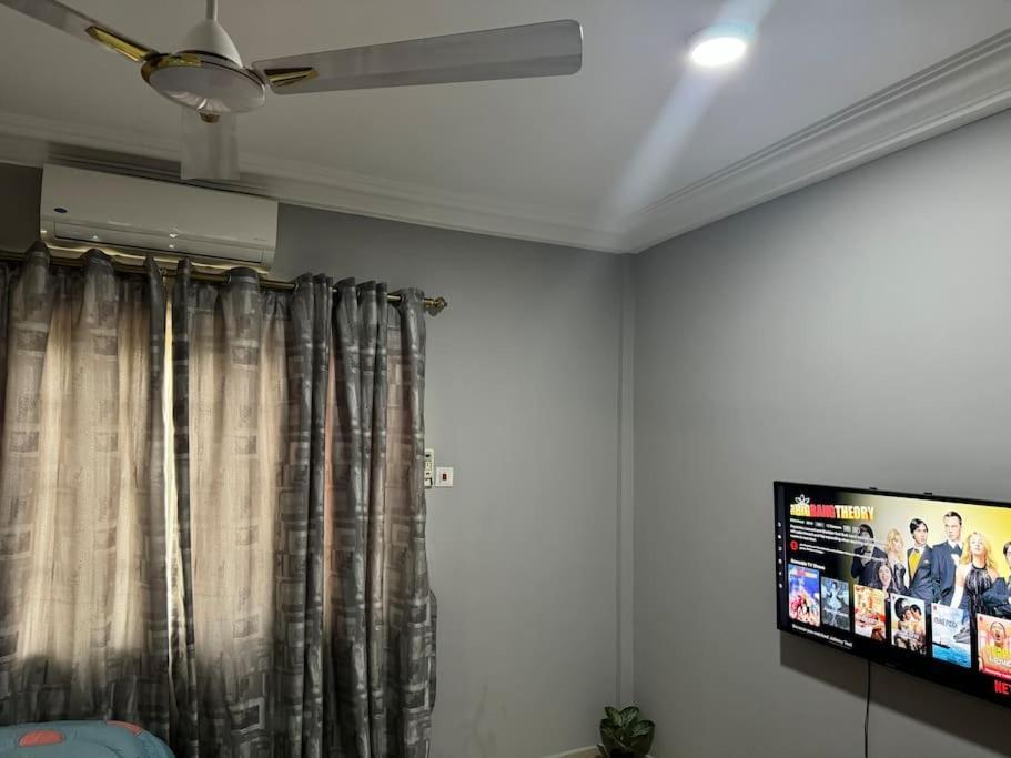 East Legon Luxury 2Bed Apt. W/ Free Wi-Fi Apartment Accra Exterior photo