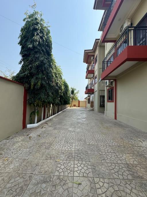 East Legon Luxury 2Bed Apt. W/ Free Wi-Fi Apartment Accra Exterior photo